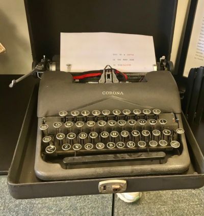 Manual typewriter